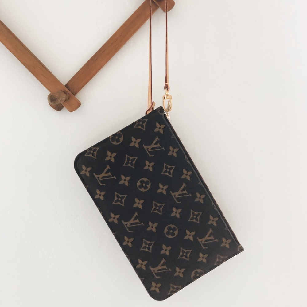 Authentic Louis Vuitton Neverfull Pouch Clutch
